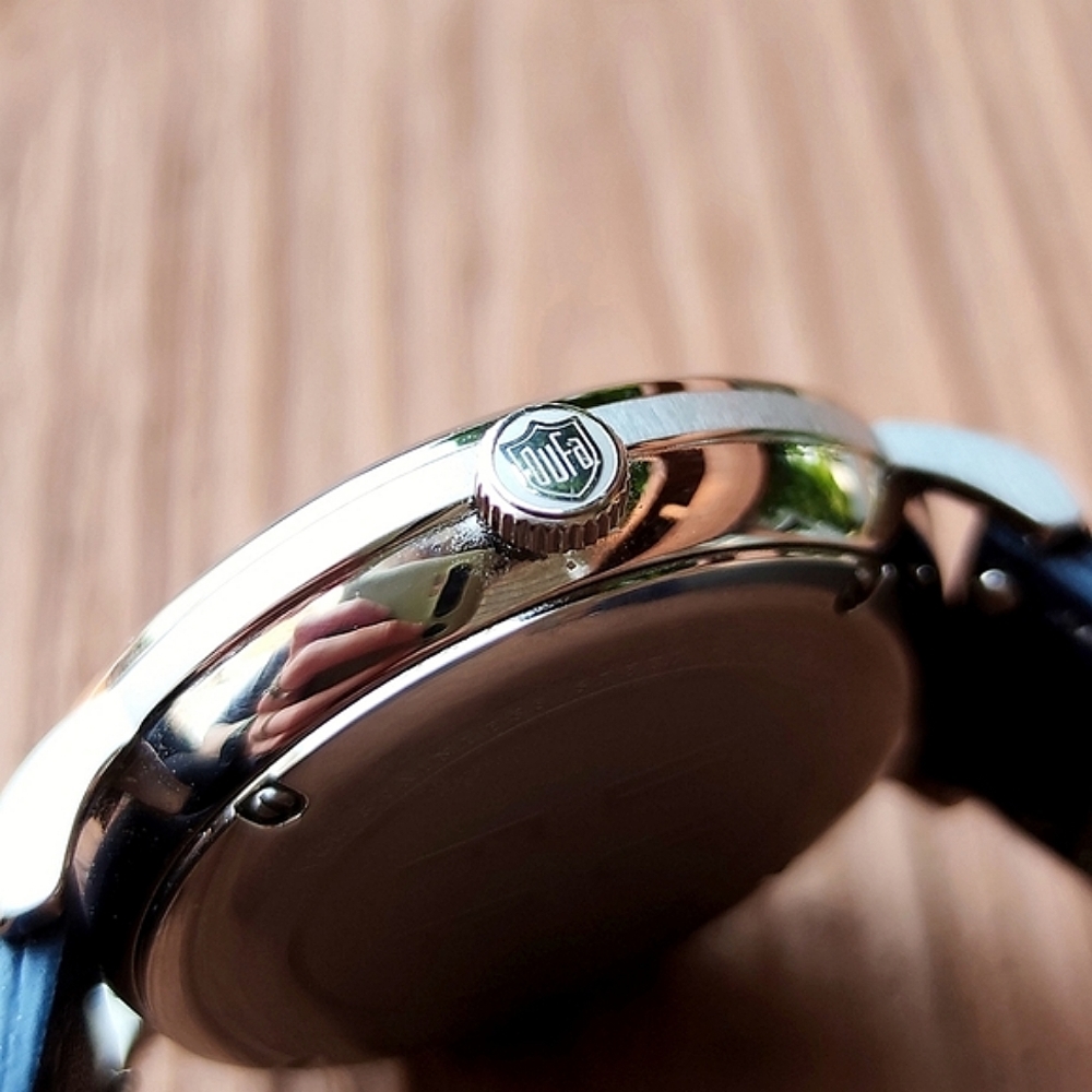 Dufa Saphir Gmt Quartz Watch With Date - image 8